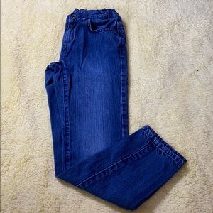 Children place skinny Jean